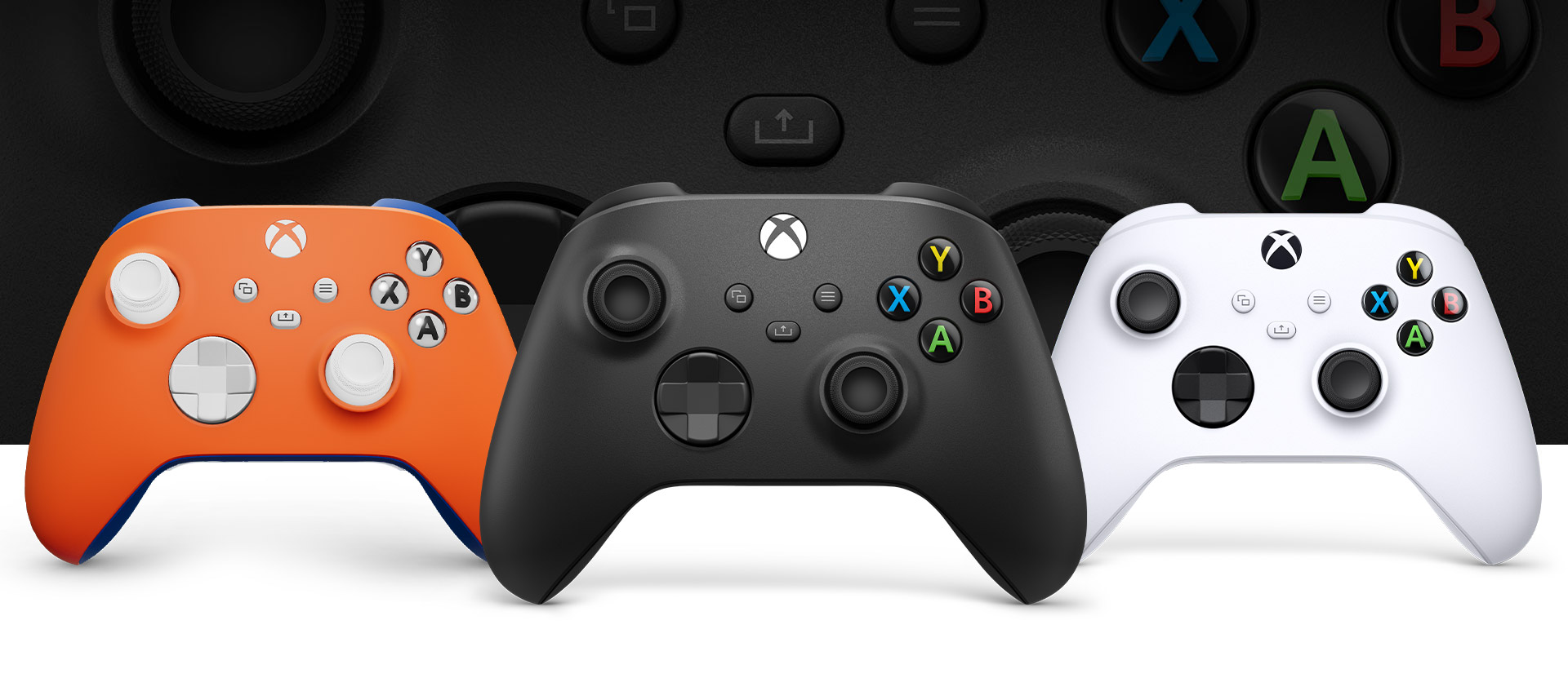 Xbox ワイヤレス コントローラーのオレンジ、カーボンブラック、ホワイトを並べたメーカー公式画像。